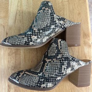 Report Women's Snakeskin Mules